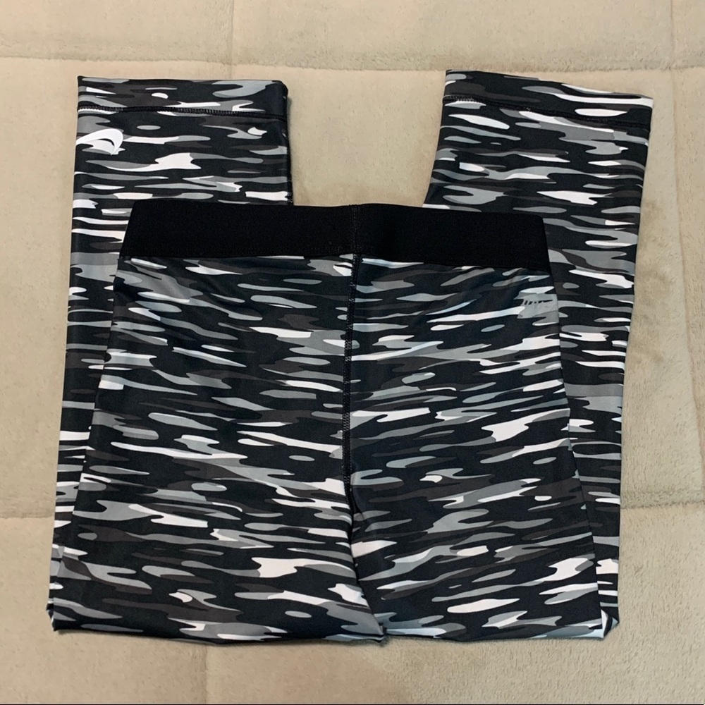 Nike Pro- Capri Leggings - image 5